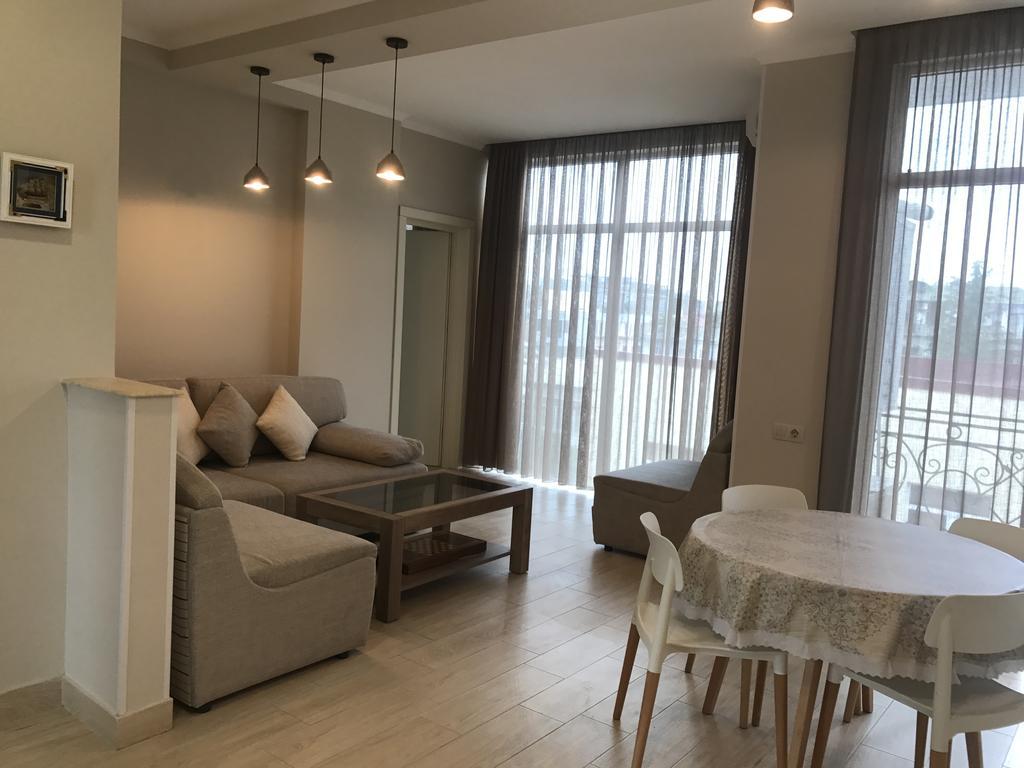 Piazza Apartment Batumi Exterior photo
